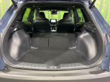 【パワーバックドア】スマートキーや運転席のボタンを押すだけでリアゲートが自動で開閉します!荷物を持っている時や、高い位置にあるバックドアを閉める際に便利な機能です♪