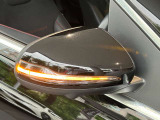 当店でお車をご購入のお客様はオーナー様専用保険「メルセデス・ベンツブランド保険」にご加入頂けます。飛来物によるフロントガラス破損やパンクによるタイヤ交換の際に、修理費用の一部をご負担致します。