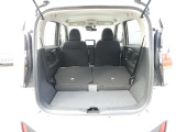 リアシートを倒すと『何ということでしょう』とても広い荷室に早変わり!!