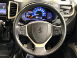 インテリアに合わせたデザインのステアリングは、運転される方のことも考え、運転しやすい形状、大きさです。是非一度、実際に触ってお確かめください。