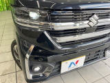【LEDヘッドライト】悪天候や夜間走行時も良好な視界を確保し安心して運転できる高輝度LEDヘッドライトを装備!点灯速度が早く、消費電力も抑えられています。