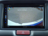 バックカメラ装備しております。駐車時に大変役に立ちますよ。駐車が苦手な方にも便利機能です。