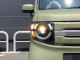 ヘッドライト。省電力で長寿命の明るく運転しやすいLEDヘッドランプです。明るく照らすので暗い夜道からお客様を守ってくれます。