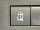 【パワースライドドア】スマートキーや運転席のスイッチでスライドドアの開閉が可能♪電動だから力を入れてドアを開ける必要が無く、小さいお子様でも、重い荷物を持っている時もラクに開け閉めできます♪