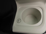 カップホルダーは運転席や助手席からちょうど手の届く位置です!!