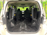 普段のお買い物や通勤、送迎等に十分な荷室スペースを確保しております。セカンドシートを倒すと、大きな荷物の積載も可能です♪