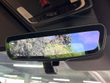【アドバンスドルームミラー】後席の大きな荷物や同乗者で後方が確認しづらい時でも安心!カメラが撮影した車両後方の映像をルームミラー内に表示。クリアな視界で状況の確認が可能です!