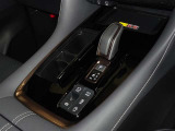 電動パーキングブレーキ・ブレーキホールドを装備してます。ホールド機能は信号待ちが多い一般道で疲労軽減になり、大好評です!