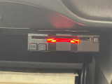 【ETC】有料道路を利用する際に料金所で停止することなく通過できる、ETC車載器(ノンストップ自動料金収受システム機器)が装備されています。セットアップを行うことで利用可能になります。