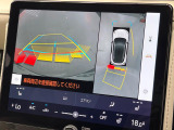 【パノラミックビューモニター】専用のカメラにより、上から見下ろしたような視点で360度クルマの周囲を確認することができます☆死角部分も確認しやすく、狭い場所での切り返しや駐車もスムーズに行えます。