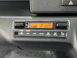 フルオートエアコンで1年中車内は快適!