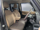 ゆったりとした運転席廻りです。