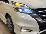 【LEDヘッドライト】悪天候や夜間走行時も良好な視界を確保し安心して運転できる高輝度LEDヘッドライトを装備!点灯速度が早く、消費電力も抑えられています。