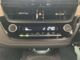 オートエアコンなので車内で快適に過ごせます。