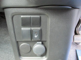 運転席には冬場に快適、シートヒーターが付いてます。