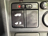 【パワースライドドア】スマートキーや運転席のスイッチでスライドドアの開閉が可能♪電動だから力を入れてドアを開ける必要が無く、小さいお子様でも、重い荷物を持っている時もラクに開け閉めできます♪