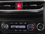 車内を快適に、オートエアコンを装備しています。