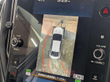 アラウンドビューモニター。上空から見下ろしているかのような映像を映し出して周囲を確認し、スムースな駐車をアシストします。