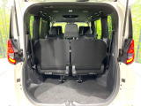 普段のお買い物や通勤、送迎等に十分な荷室スペースを確保しております。セカンドシートを倒すと、大きな荷物の積載も可能です♪