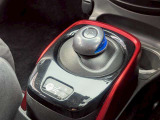 e-powerのシフトレバーはお洒落で使い勝手も良いですよ。