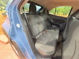 後部座席も気になるようなキズ・汚れやへたり等、大きなダメージはなく、良好な状態です。