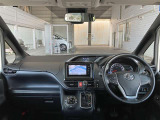見通しのよいすっきりとした視界で、誰でも運転しやすいです。運転のしやすさは疲れにくさにも繋がりますよ♪
