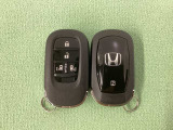 スマートキー付きですからドアロックの開閉およびエンジンスタートが楽々です。電動スライドドアの開け閉めもボタンで操作できます。スペアキーも同じものを用意しております。