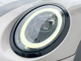 ●LEDヘッドライト:夜間走行時も良好な視界を確保し安心して運転できる高輝度LEDヘッドライトを装備!点灯速度が早く、消費電力も抑えられています。