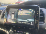周囲の状況が分かるアラウンドビューモニター搭載。苦手な縦列駐車もこれがあれば安心ですね。