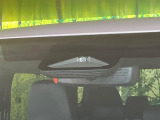 【トヨタセーフティセンス】走行中に前方の車両等を認識し、衝突しそうな時は警報とブレーキで衝突回避と被害軽減をアシスト。より安全にドライブをお楽しみいただけます。