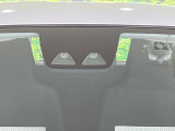 【スマートアシスト】走行中に前方の車両等を認識し、衝突しそうな時は警報とブレーキで衝突回避と被害軽減をアシスト。より安全にドライブをお楽しみいただけます。