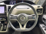 【純正革巻きステアリング】上質な革を使用することで、手にしっかり馴染みとても運転しやすいハンドルです♪