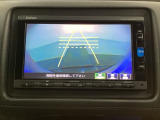バックでの車庫入れも安心です! リアカメラが付いているバックモニター付のナビを装備しております。操作線もついており距離感も画面から確認できます。