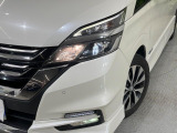 【LEDヘッドライト】悪天候や夜間走行時も良好な視界を確保し安心して運転できる高輝度LEDヘッドライトを装備!点灯速度が早く、消費電力も抑えられています。