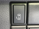 【パワースライドドア】スマートキーや運転席のスイッチでスライドドアの開閉が可能♪電動だから力を入れてドアを開ける必要が無く、小さいお子様でも、重い荷物を持っている時もラクに開け閉めできます♪