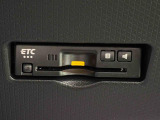 ETCカードを挿入することで高速道路を利用する際の支払いがキャッシュレスになったり、ETCスマートインターチェンジが利用できたり、とても便利なアイテムです!保証は修理保証のみとなります。