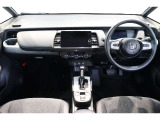 操作性に優れた運転席となります!小物入れや各ボタンの配置にこだわり、使いやすいです!座り心地もよく視認性も良好なのでロングドライブもお任せ下さい!