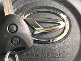【キーレス】少し離れた場所からでもボタン一つでドアの開錠・施錠ができるのでとっても便利!ドアの鍵穴周りに傷をつけることもありません♪
