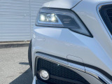 【三眼LEDヘッドライト】スタイリッシュな見た目の三眼LEDヘッドライトを装備♪スタイルだけでなく、夜間の走行も視界良好で安心してお乗りいただけます。
