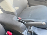 【アームレスト】運転中の身体の負担を軽減してくれるアームレストを装備♪