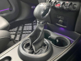 ●MTモード付きAT:通常は自動でおこなわれる変速(ギアチェンジ)をドライバーの操作によって意図的に変えられるシステムです。より一層普段のドライブをお楽しみいただけます!