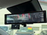 スマートルームミラーを装備しております。バックドアにカメラがついているので荷物を積んでいる場合や人を乗せていても視界良好です