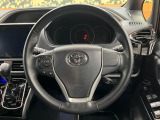 【純正革巻きステアリング】上質な革を使用することで、手にしっかり馴染みとても運転しやすいハンドルです♪