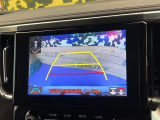 【バックカメラ】駐車時に後方がリアルタイム映像で確認できます。大型商業施設や立体駐車場での駐車時や、夜間のバック時に大活躍!運転スキルに関わらず、今や必須となった装備のひとつです!