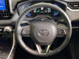 【純正革巻きステアリング】上質な革を使用することで、手にしっかり馴染みとても運転しやすいハンドルです♪
