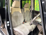 運転席まわりには十分なスペースがあり、大柄な方でもゆったり運転していただける環境です。