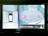 アラウンドビューモニター。上空から見下ろしている様な映像を映し出し車庫入れもスイスイ!