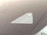 【i-ACTIVESENSE】走行中に前方の車両等を認識し、衝突しそうな時は警報とブレーキで衝突回避と被害軽減をアシスト。より安全にドライブをお楽しみいただけます。