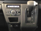 温度を設定すれば、自動で車内の温度管理をしてくれる優れものです♪ATミッションで運転楽々