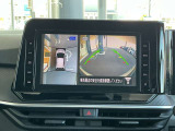 『アラウンドビューモニター』は、空から見下ろすような視点で、スムースな駐車と安全確認をサポートします。
